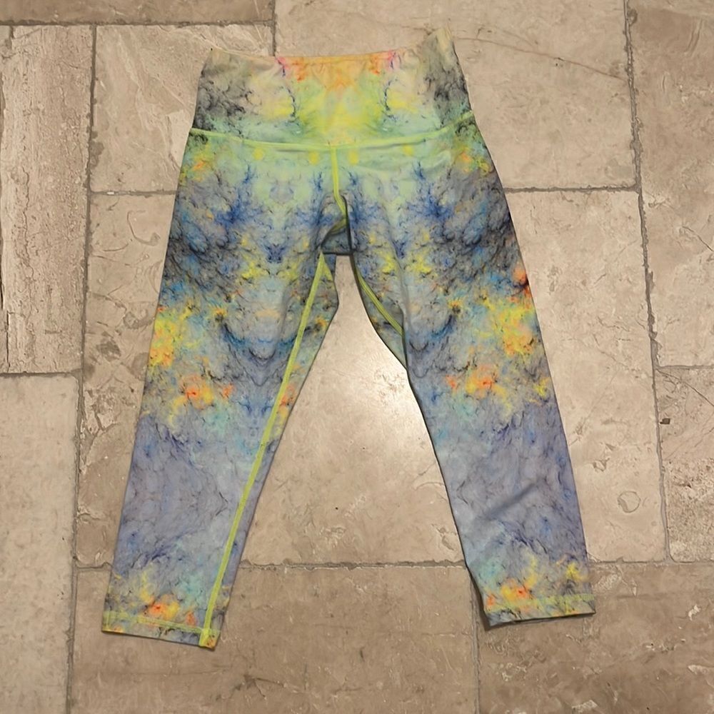 Just Live multi-color capri workout leggings XS, EUC